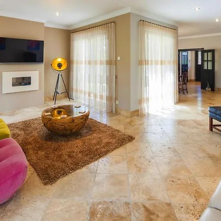 Sleeps 6 Air Con Wifi *