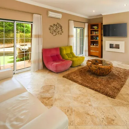 Villa Sleeps 6 Air Con Wifi